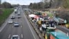 Paris-Chilly arasındaki yolun çiftçilerin protestosu sırasındaki görünüşü