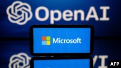 Sekiz Amerikan gazetesi, OpenAI ve destekçisi Microsoft'a dava açarak, teknoloji şirketlerinin yapay zeka sohbet robotlarını eğitmek için telif hakkıyla korunan milyonlarca haber makalesini izinsiz ya da ödeme yapmadan “çaldığını” iddia etti. 