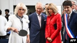 İngiliz Kral III. Charles'ın eşi Kraliçe Camilla Fransa ziyaretinde masa tenisi oynadı