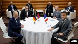 5 Ekim 2023 - Almanya Başbakanı Olaf Scholz, Ermenistan Başbakanı Nikol Paşinyan, Avrupa Konseyi Başkanı Charles Michel ve Fransa Cumhurbaşkanı Emmanuel Macron, Granada’da düzenlenen Avrupa Siyasi Topluluğu zirvesinde biraraya geldi. 