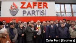 Zafer Partisi Genel Başkanı Ümit Özdağ, duruşma sonrasında parti genel merkezinde açıklama yaptı.