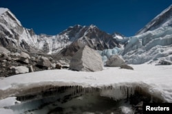 Nepal'deki Khumbu buzulu.