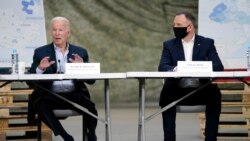 Tổng thống Mỹ Joe Biden và người đồng cấp Ba Lan Andrzej Duda tham gia vào bàn tròn về phản ứng nhân đạo trước cuộc xâm lăng Ukraine của Nga hôm 25/3 ở Jasionka, Ba Lan