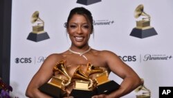 Victoria Monet, Jaguar II adlı R&B albümüyle en iyi yeni sanatçı ve en iyi R&B albümü ödülü dahil toplam üç Grammy kazandı.