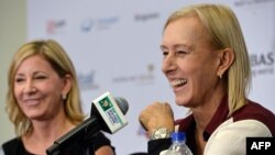 Ünlü tenisçiler Chris Evert ve Martina Navratilova, WTA Uluslararası Kadınlar Tenis Turnuvası’nın Suudi Arabistan'da yapılmasının "ilerleme değil, önemli bir gerileme anlamına geleceği" görüşünde