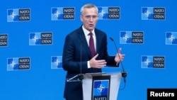 NATO Genel Sekreteri Stoltenberg, Trump için, "Onunla dört yıl çalıştım ve dikkatle dinledim, çünkü temel eleştirisi NATO müttefiklerinin NATO'ya çok az harcama yapmasıydı" dedi. 